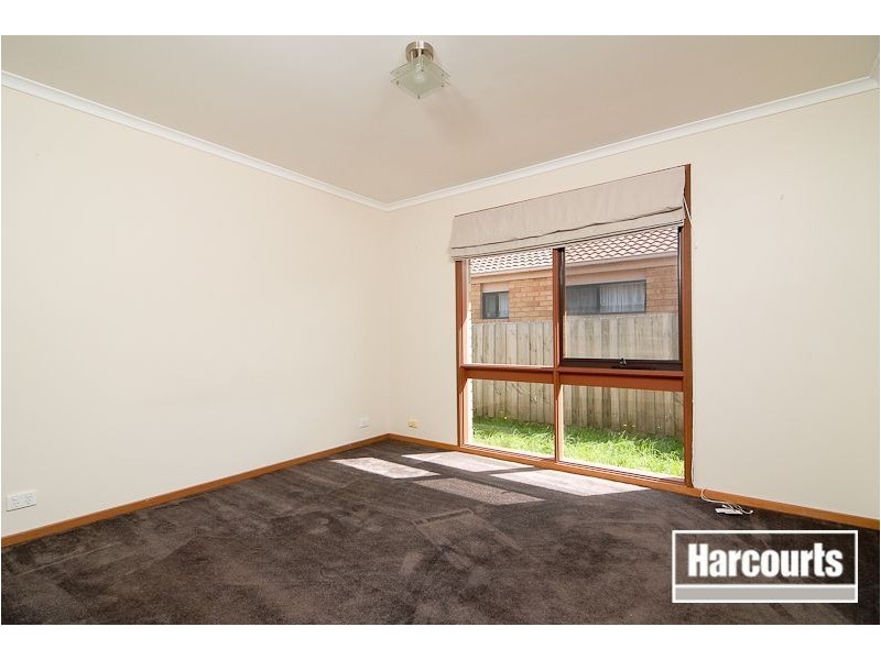 18 Josephine Ave, Cranbourne North VIC 3977