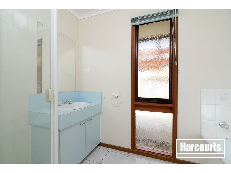 18 Josephine Ave, Cranbourne North VIC 3977