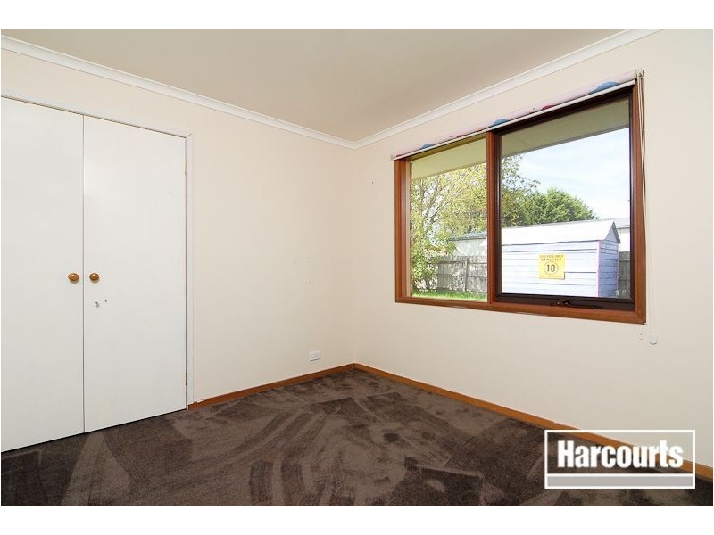 18 Josephine Ave, Cranbourne North VIC 3977