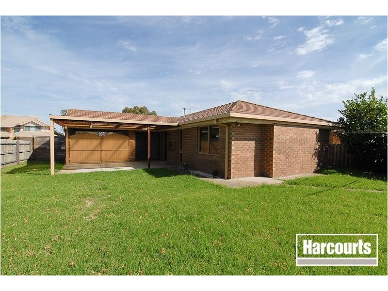 18 Josephine Ave, Cranbourne North VIC 3977