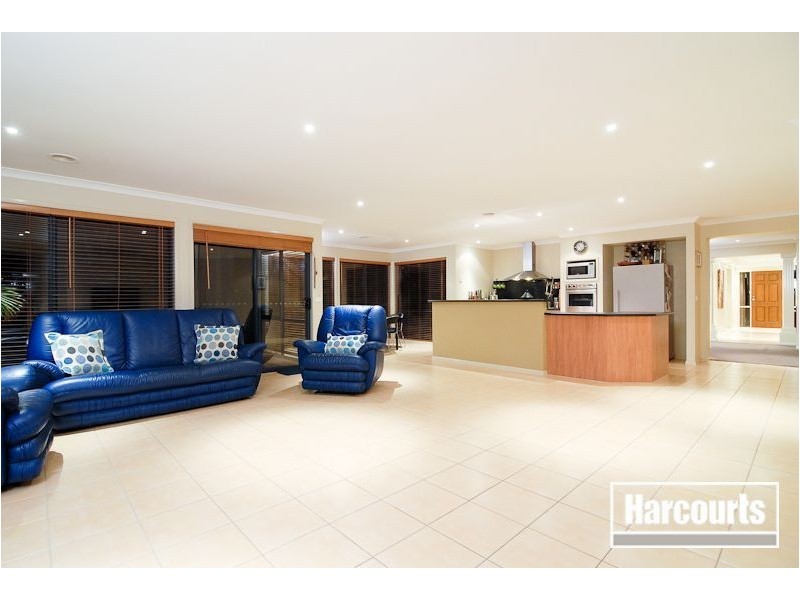 33 Edinburgh Drive, Skye VIC 3977