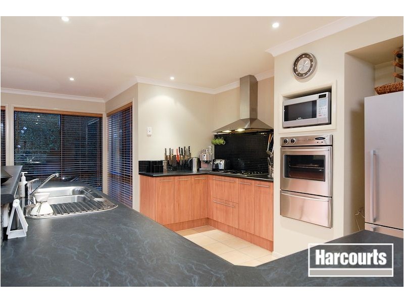 33 Edinburgh Drive, Skye VIC 3977