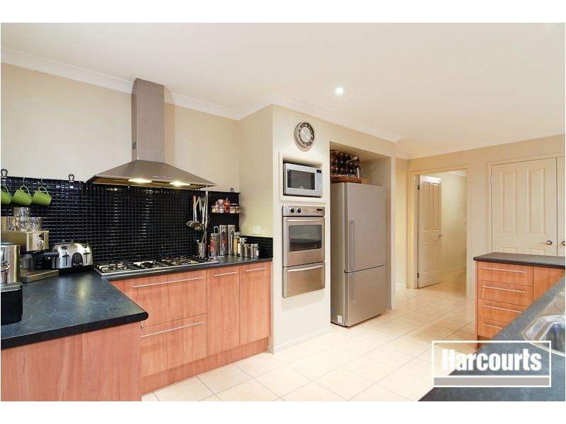 33 Edinburgh Drive, Skye VIC 3977