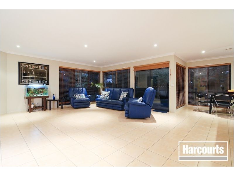 33 Edinburgh Drive, Skye VIC 3977