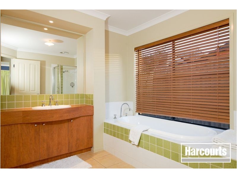 33 Edinburgh Drive, Skye VIC 3977