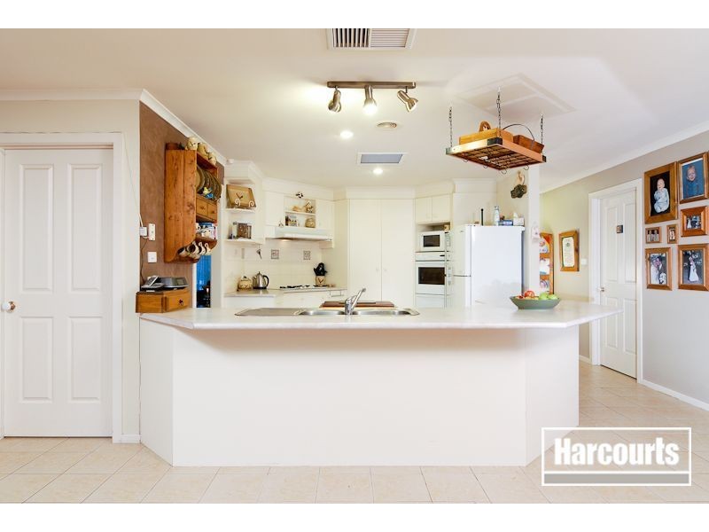 8 Melanie Blair Place, Skye VIC 3977