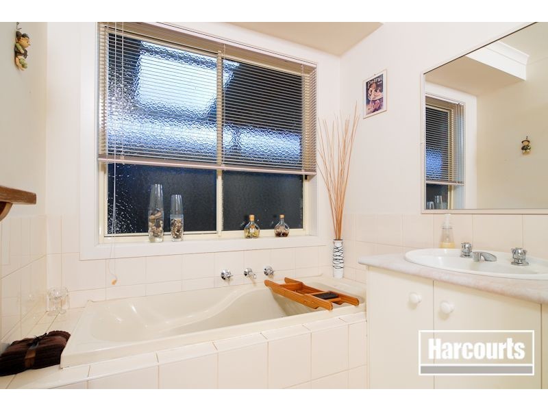 8 Melanie Blair Place, Skye VIC 3977