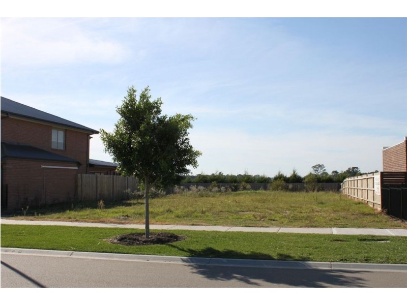 18 Sandarra Boulevard, Sandhurst VIC 3977