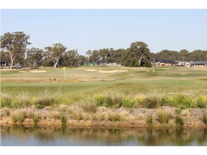 18 Sandarra Boulevard, Sandhurst VIC 3977