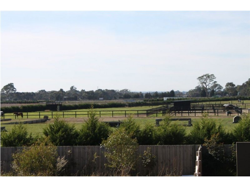 18 Sandarra Boulevard, Sandhurst VIC 3977