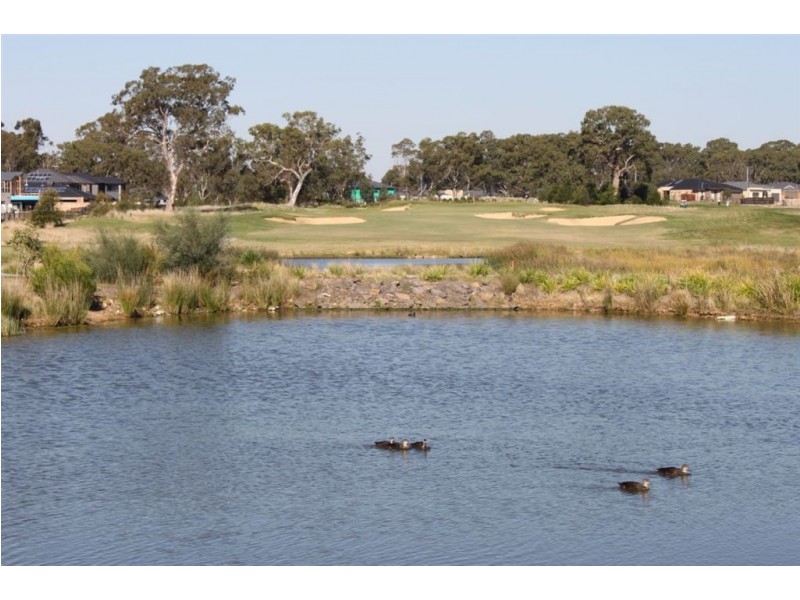 18 Sandarra Boulevard, Sandhurst VIC 3977