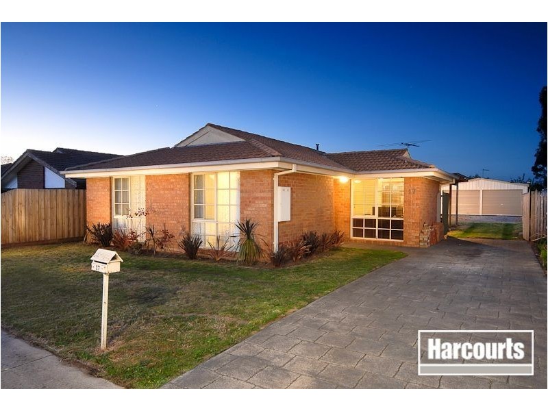 17 Marinda Drive, Skye VIC 3977