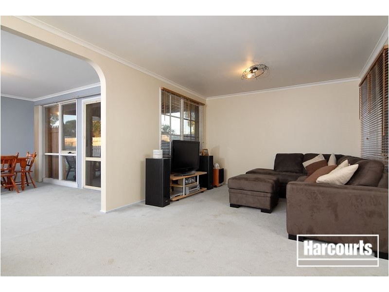 17 Marinda Drive, Skye VIC 3977