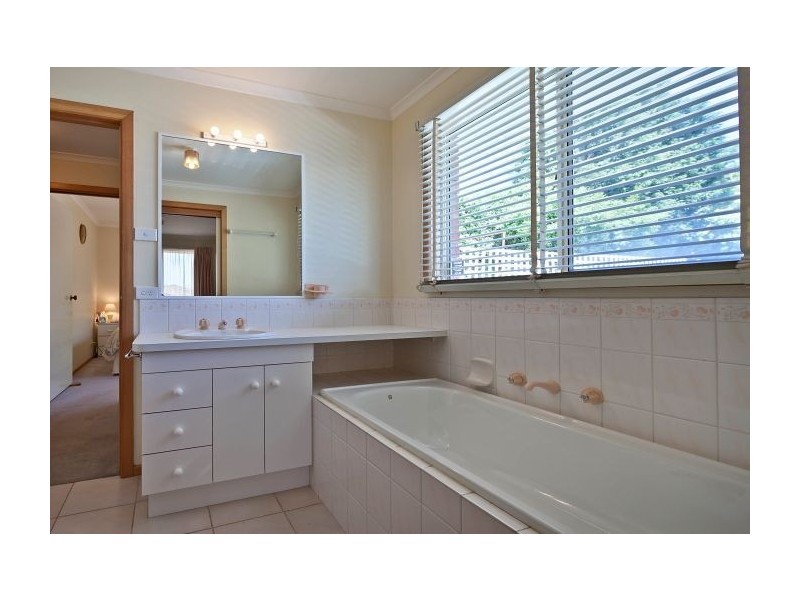 2 Maplewood Court, Carrum Downs VIC 3201