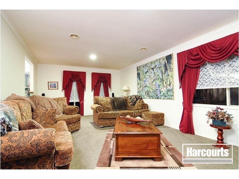 12 Streeton Court, Skye VIC 3977