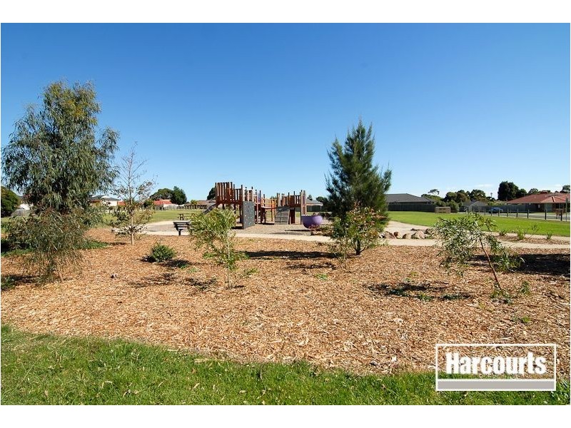 27 McGowan Drive, Skye VIC 3977
