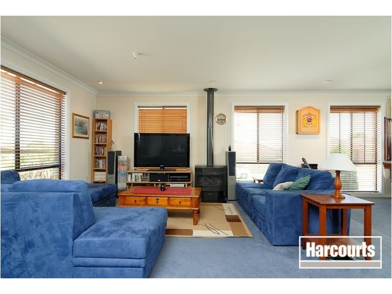 27 McGowan Drive, Skye VIC 3977