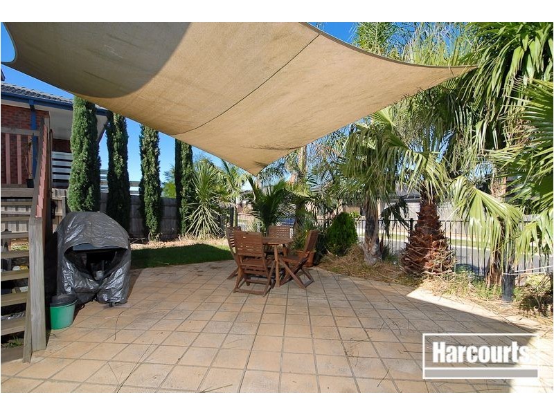 27 McGowan Drive, Skye VIC 3977