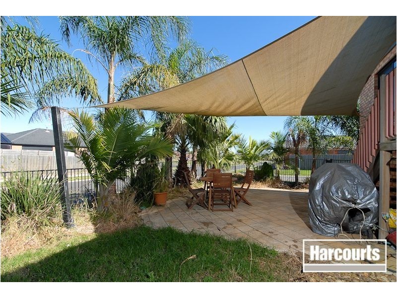 27 McGowan Drive, Skye VIC 3977