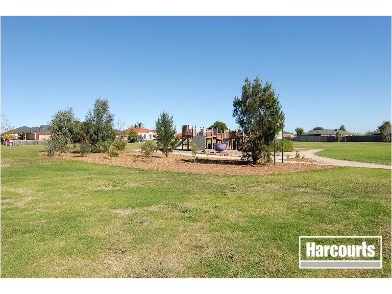 27 McGowan Drive, Skye VIC 3977