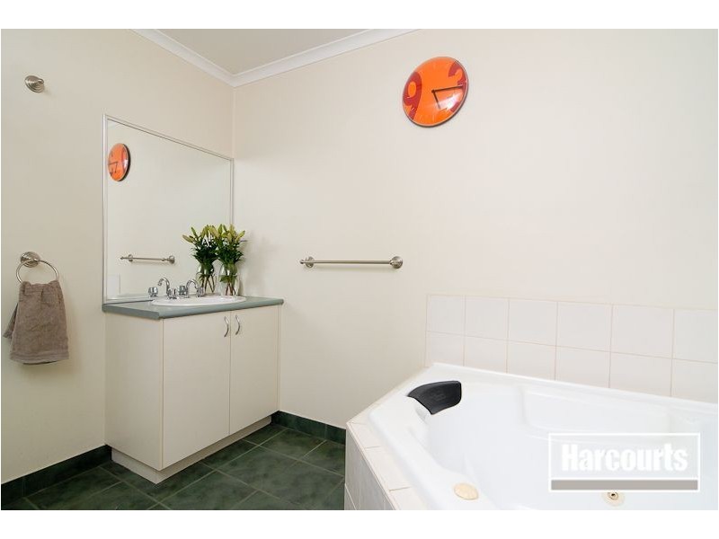 6 Chardonnay Drive, Skye VIC 3977