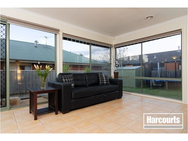 6 Chardonnay Drive, Skye VIC 3977