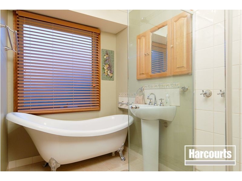 36 Luscombe Ave, Carrum Downs VIC 3201