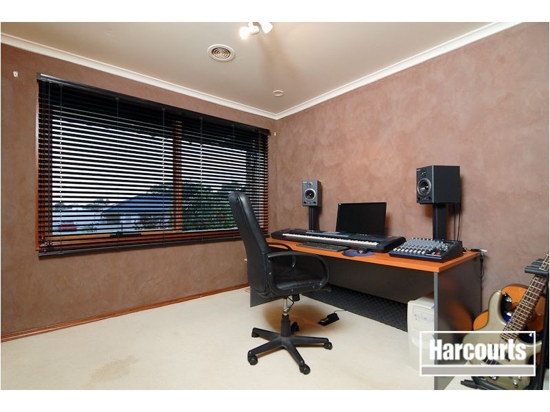 36 Luscombe Ave, Carrum Downs VIC 3201