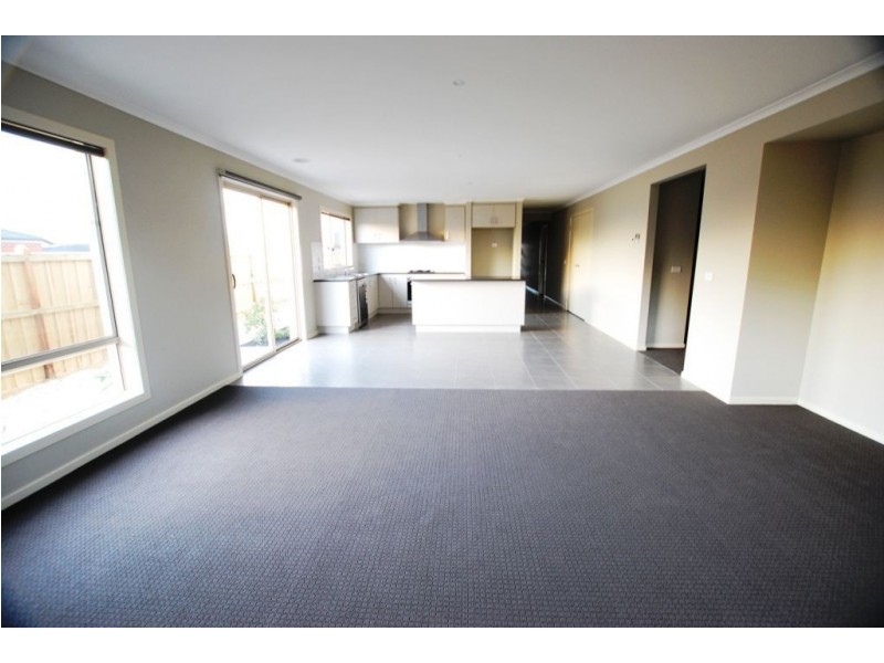 6 Elysian Place, Cranbourne West VIC 3977