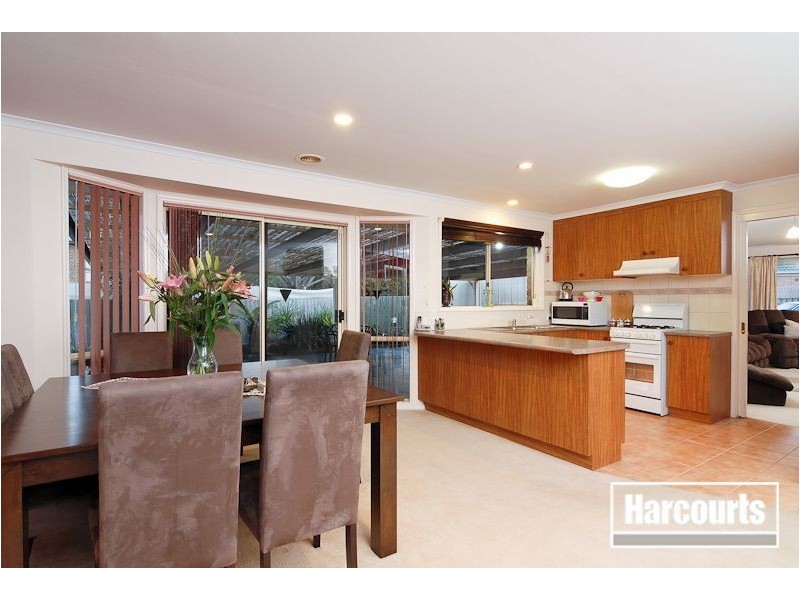 11 Minka Place, Skye VIC 3977