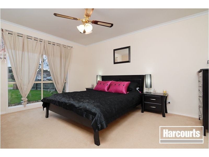 11 Minka Place, Skye VIC 3977