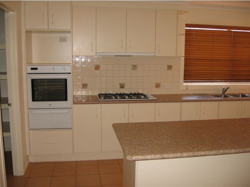 50 Chardonnay Drive, Skye VIC 3977