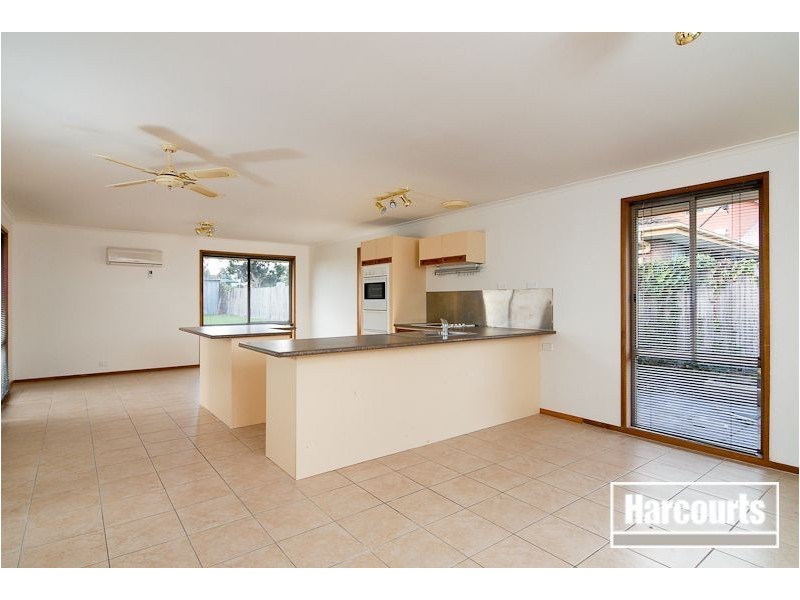 71 Luscombe Ave, Carrum Downs VIC 3201