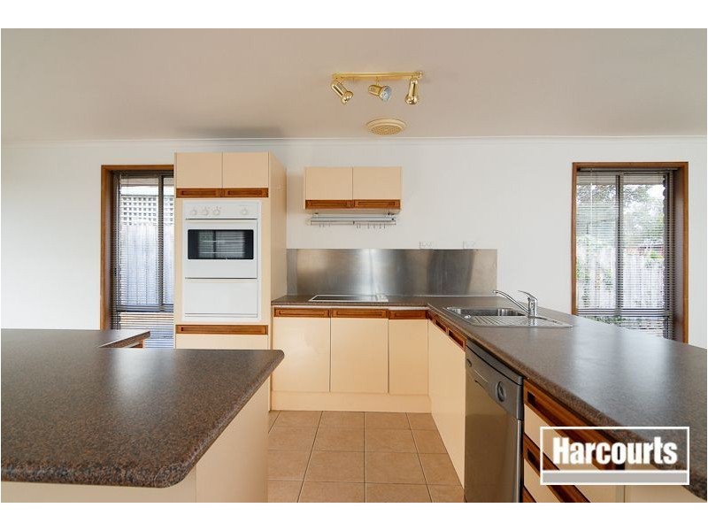 71 Luscombe Ave, Carrum Downs VIC 3201