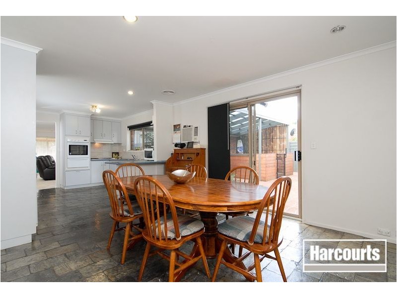 12 Dorchester Crescent, Carrum Downs VIC 3201