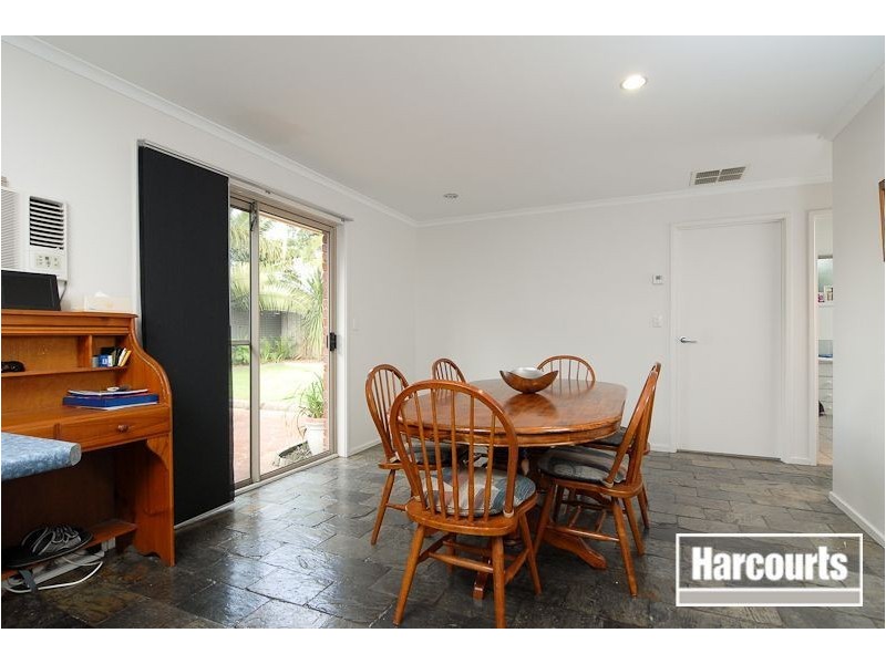 12 Dorchester Crescent, Carrum Downs VIC 3201