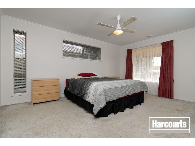 12 Dorchester Crescent, Carrum Downs VIC 3201