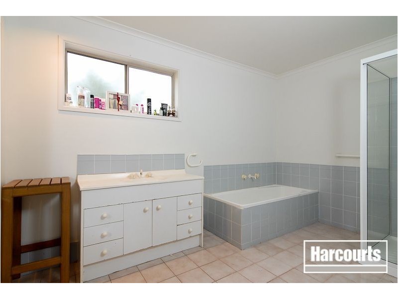 12 Dorchester Crescent, Carrum Downs VIC 3201