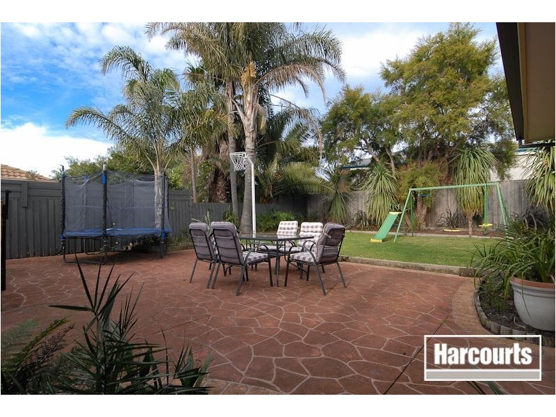 12 Dorchester Crescent, Carrum Downs VIC 3201