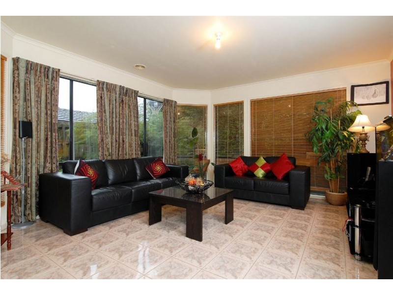 4 Hooper Drive, Skye VIC 3977