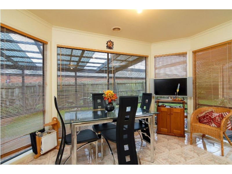 4 Hooper Drive, Skye VIC 3977