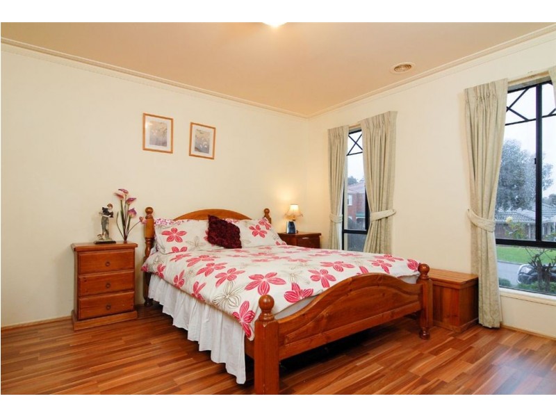 4 Hooper Drive, Skye VIC 3977