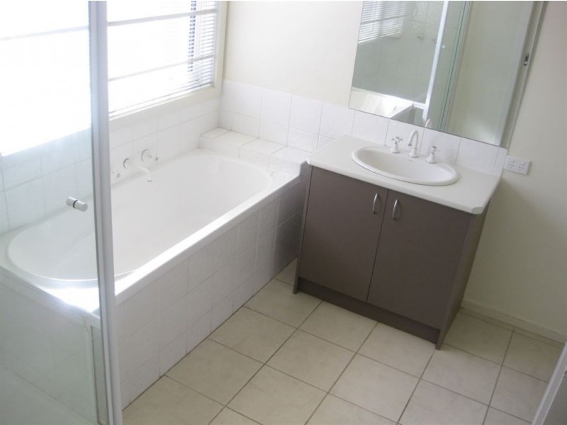 20 Lats Avenue, Carrum Downs VIC 3201