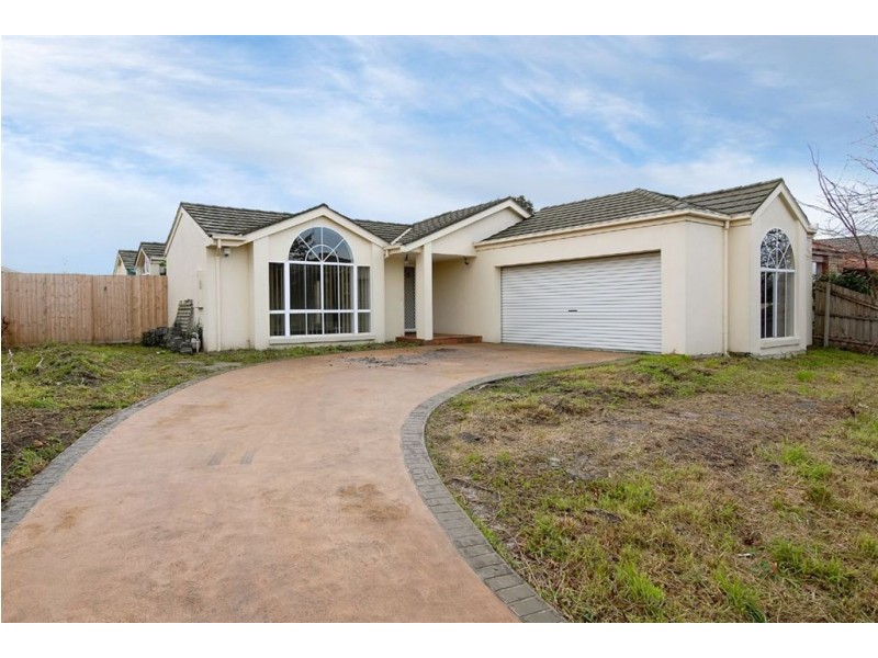 8 Cobblestone Ave, Narre Warren South VIC 3805