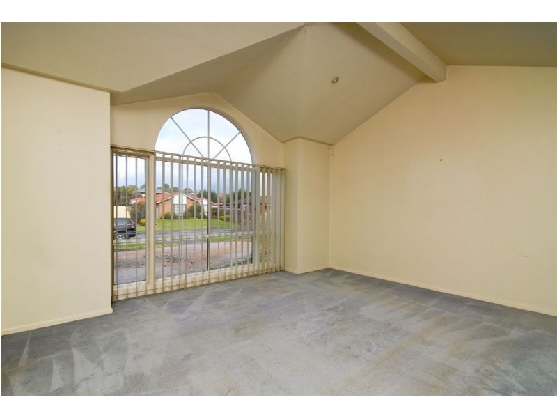 8 Cobblestone Ave, Narre Warren South VIC 3805