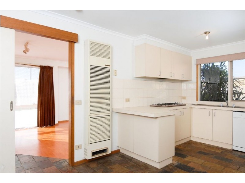 18 Kent Court, Cranbourne North VIC 3977