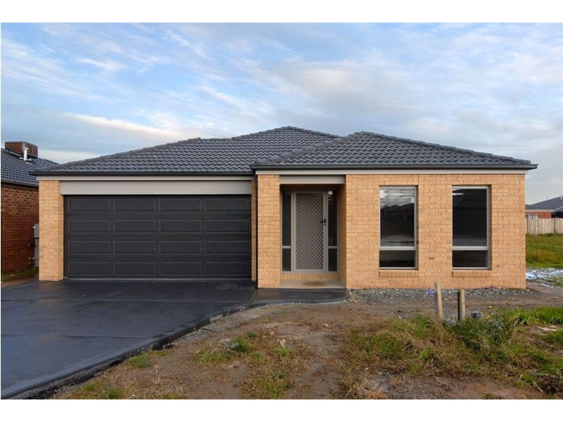 21 Chantenay Parade, Cranbourne North VIC 3977