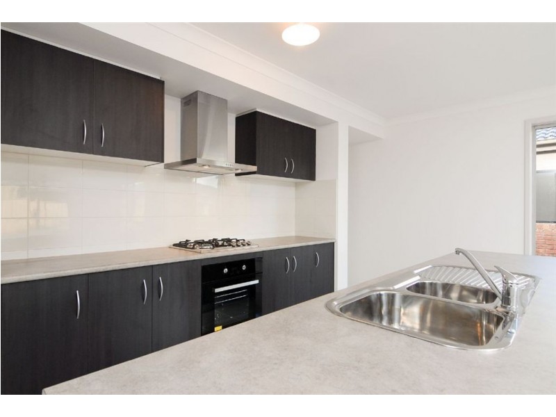 21 Chantenay Parade, Cranbourne North VIC 3977