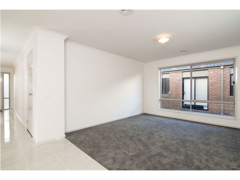 21 Chantenay Parade, Cranbourne North VIC 3977