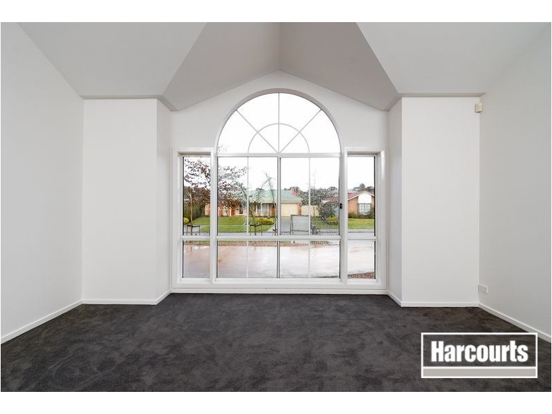 8 Cobblestone Avenue, Narre Warren South VIC 3805